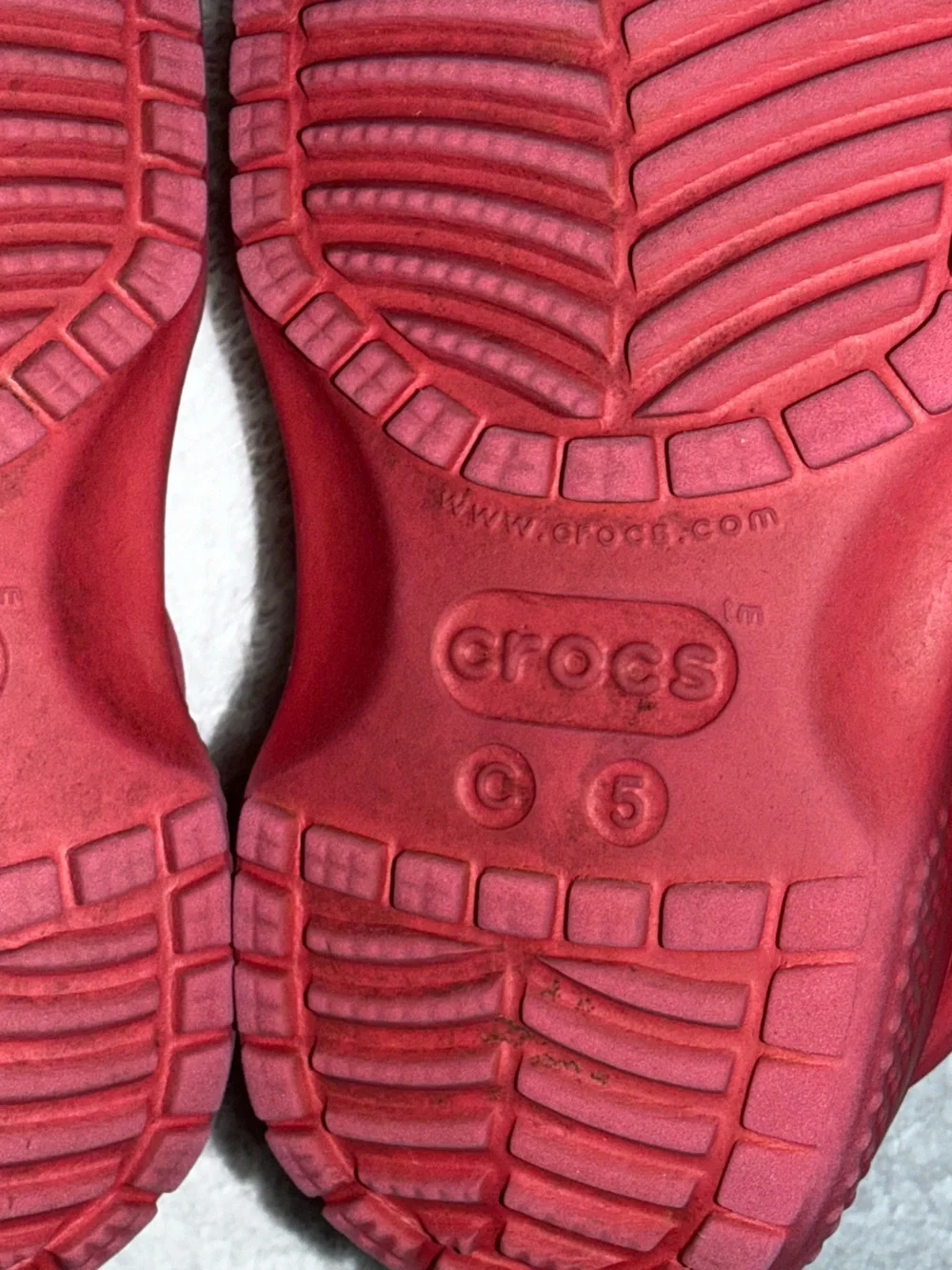 CROCS Classic Kids Red Clog with Heel Strap Boys Size 5